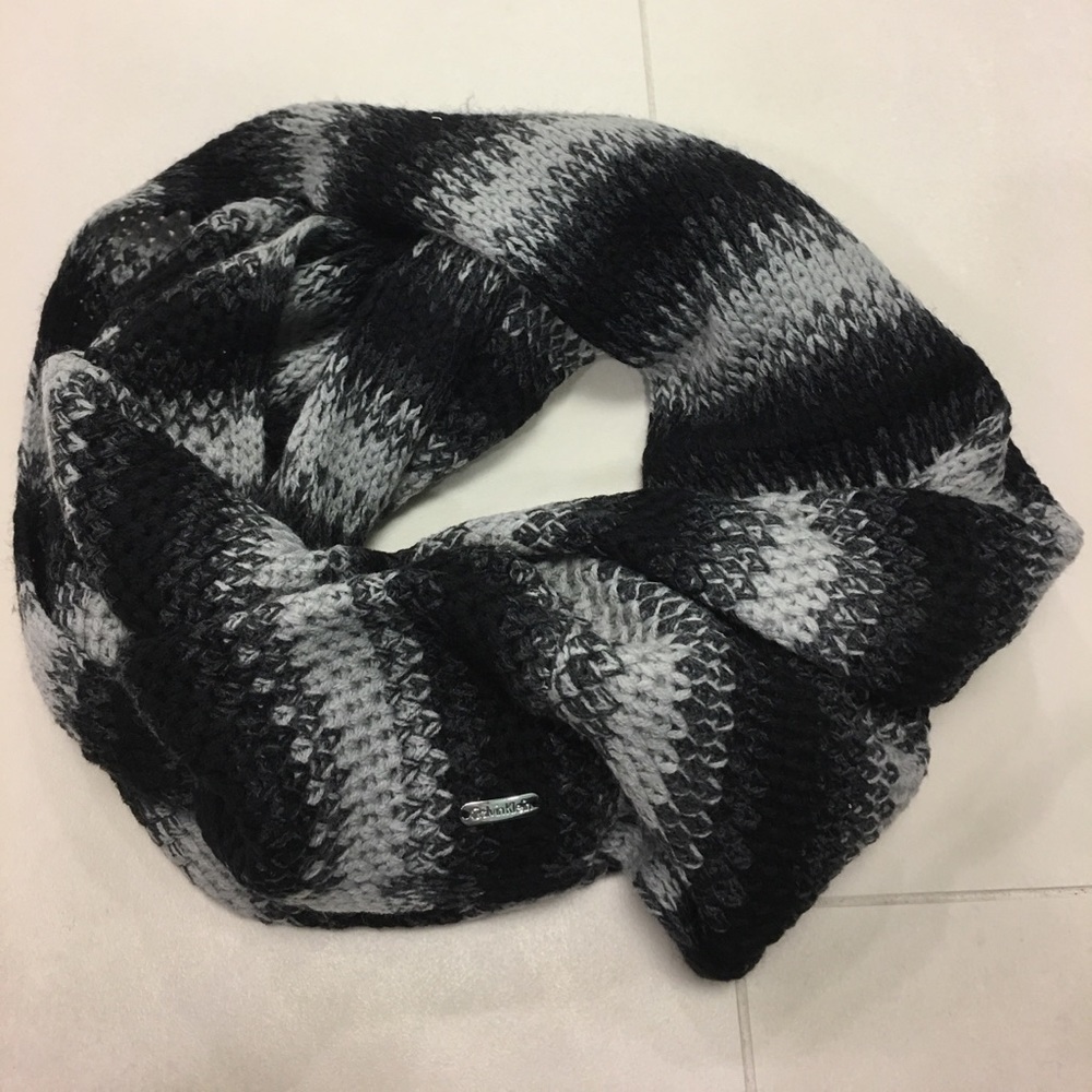Calvin Klein Black Gray Knit Infinity Scarf NWT
